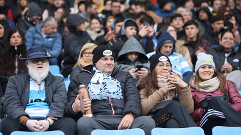 Pese al frío el Malvinas lució casi colmado donde el público mendocino disfrutó de un gran partido.