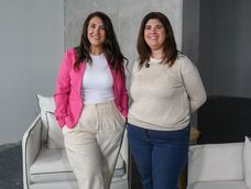 Soledad González junto a Francisca Costanzo, socia fundadora de la panadería y pastelería Bröd Bakery, en Valor Agregado
