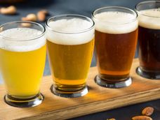 Una de las actividades de la Facultad de Ciencias Agrarias, por el sistema de diplomado, es enseñar la elaboración de la cerveza artesanal. &nbsp;